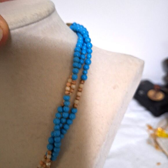 A Vintage Women's Choker Necklace Beaded Layered Grandma Core Torsade Style - Picture 3 of 8